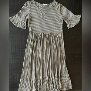 Forever Rose Couture XL Plus Size Short Sleeve Modest Midi Length Dress Stripes
